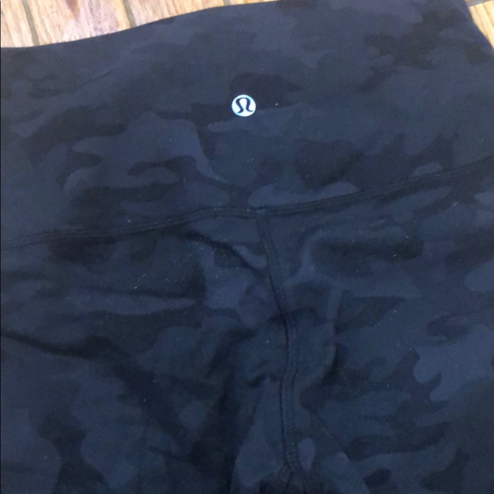 Hi Rise Soot Savasana Camo Black Wunder Under sz 6 - Picture 9 of 13